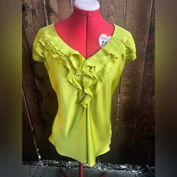 Worthington Ladies sleeveless top blouse ruffle green size large Satin - Picture 2 of 5